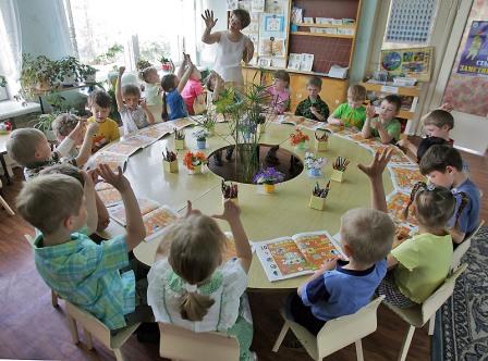 Медведев обсудит с педагогами развитие дошкольного образования в РФ